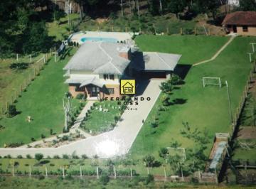 Casa · 3300m² · 4 Quartos · 2 Vagas · Se você procura sofisticação, espaço amplo, conforto e uma tranquila localização para morar, essa é