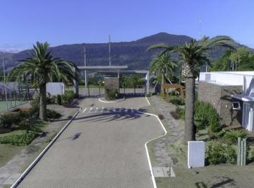 Terreno · Terreno situado em um condomínio com portaria 24 horas, piscina, churrasqueira, jardim e quadra de e
