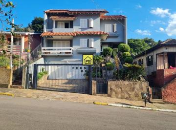 Casa · 4 Quartos · 2 Vagas · Casa com ótima localização, localizada no centro em lugar tranquilo e alto, possui linda vista para