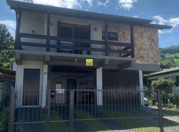 27341934_g.jpg ·
Linda residência localizada em Igrejinha, bairro nobre no Loteament