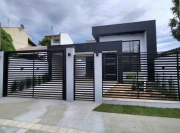 Casa · 250m² · 3 Quartos · 2 Vagas · Casa à venda - em Santa Catarina