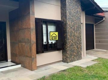 Casa · 2 Quartos · 2 Vagas · Com excelente localização próxima de tudo!!