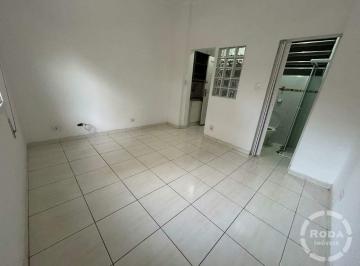 Apartamento · 24m² · 1 Quarto · Kitnet térrea reformada à venda no Embaré – 24m², garagem coletiva e a poucos passos da praia!