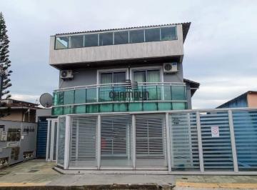 Casa Triplex com 4 Quartos, Suíte e Sol da Manhã 1 Vaga de Garagem  · Casa Triplex com 4 Quartos, Suíte e Sol da Manhã 1 Vaga de Garagem 