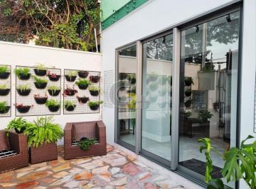 Casa · 171m² · 3 Quartos · 5 Vagas · Casa à venda em Moema com 3 quartos, sendo 1 suíte e 5 vagas