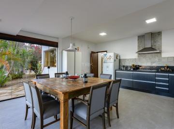 Casa · 350m² · 3 Quartos · Onde o quintal é generoso, e a vida também.