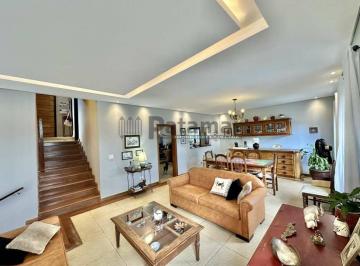 Casa · 330m² · 3 Quartos · 4 Vagas · Casa em condomínio 3 Quarta 3 suítes, amplo salão inferior (pode ser um apto hóspedes)