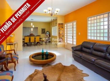 Casa · 340m² · 6 Quartos · 7 Vagas · Colônia Agrícola Águas Claras - Casa com 6 quartos - sendo 4 suítes - 7 vagas de garagem - Guará I