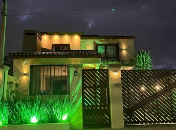 Casa de 4 quartos, Pelotas · Lindo Sobrado no Arco-Iris