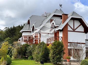 Casa · 936m² · 6 Quartos · 1 Vaga · Linda casa em Condomínio