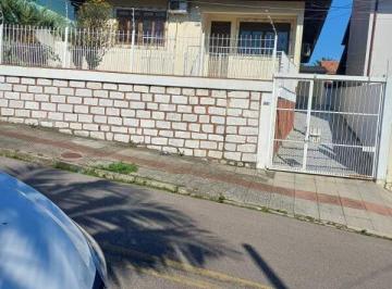 Casa · 350m² · 3 Quartos · 2 Vagas · Casa com amplo terreno, 3 quartos, ensolarada - Abrão/Capoeiras