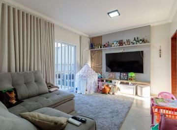 Casa · 216m² · 2 Quartos · 4 Vagas · Imóvel amplo com 2 suítes, 2 salas, varanda e 4 vagas cobertas – 216 m²