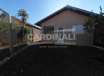 Casa · 62m² · 2 Quartos · 1 Vaga · casa de dois dormitórios com um banheiro e uma vaga de garagem.