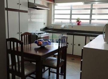 Casa · 300m² · 3 Quartos · 4 Vagas · Imóvel amplo com 3 dormitórios e 5 banheiros na Vila Nivi, Zona Norte de SP