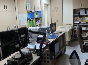 Comercial · 71m² · 2 Vagas · Conjunto comercial com 1 sala grande 2 banheiros e 2 vagas.