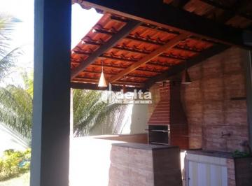 Casa · 350m² · 3 Quartos · 2 Vagas · Casa disponível para venda no bairro Nossa Senhora das Graças em Uberlândia MG