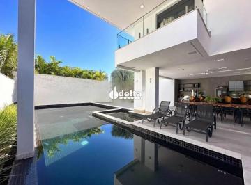 Casa · 696m² · 4 Quartos · 6 Vagas · Casa no condomínio BOSQUE KARAIBA disponível para venda em Uberlândia-MG