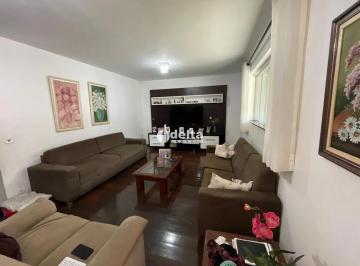 Casa · 360m² · 4 Quartos · 5 Vagas · Casa disponível para venda no bairro Tabajaras em Uberlândia MG