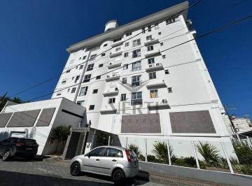 fachada do prédio · Apartamento térreo com espaço externo privativo no Edifício Bahamas