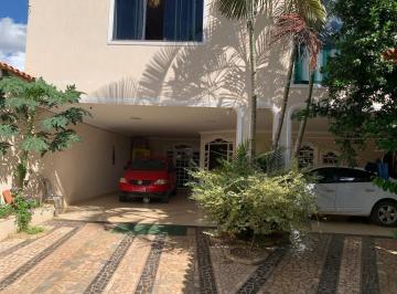 Casa de 5 quartos, Taguatinga · CASA ESPAÇOSA E BEM LOCALIZADA NA QNG 06
