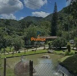 Rural · 1800m² · 2 Quartos · 2 Vagas · Sítio encantador no bairro Limeira!