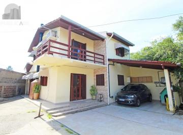 Casa · 332m² · 3 Quartos · 3 Vagas · Duas casas em meio a muita natureza