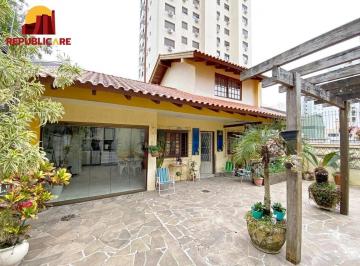 Casa · 198m² · 3 Quartos · 2 Vagas · Casa térrea com edícula e salão de festas próximo ao Iguatemi