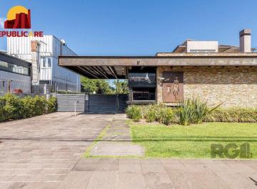 Casa · 513m² · 3 Quartos · 4 Vagas · Casa em condomínio fechado beira de rio, de frente para o clube dos Jangadeiros.