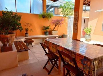 Casa · 180m² · 3 Quartos · 4 Vagas · Casa Térrea com 3dorms/1sts, churrasqueira, piscina, climatizada! à venda.