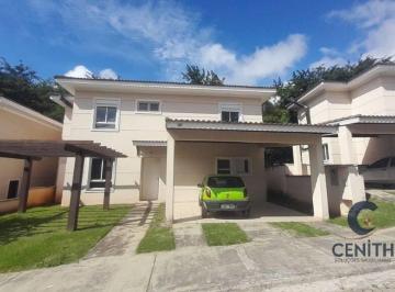 Casa · 208m² · 4 Quartos · 4 Vagas · Maravilhosa Casa com 4 dorms/2sts, lareira, living integrado!
