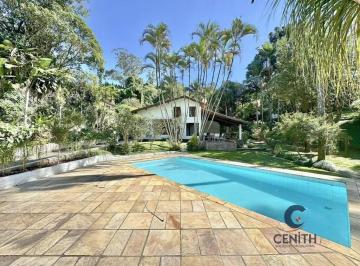 Casa · 473m² · 3 Quartos · 8 Vagas · Linda Casa com suítes + LOFT hóspedes e piscina no Algarve por R$ 1.950 mil