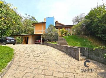 Casa · 261m² · 3 Quartos · 5 Vagas · Charmosa Casa com living integrado, gourmet, piscina e churrasqueira! 261m²