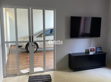Casa · 186m² · 5 Quartos · 2 Vagas · Casa com 5 quartos sendo 1 suíte disponível para venda no bairro Jardim Brasília em Uberlândia-MG