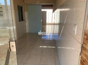 Casa · 250m² · 3 Quartos · 1 Vaga · Casa residencial com 3 quartos sendo 1 suíte, disponível para venda no bairro Jardim Europa em Uberl