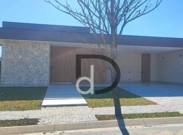 224f994124e9c3b16e6e29f1d5c6508bb5c72b0c · Casa térrea, cond fechado alto padrão, 3 suítes, piscina