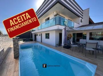 Casa · 135m² · 4 Quartos · 2 Vagas · Sobrado de esquina com piscina em Praia de Leste