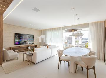 Apartamento · 334m² · 3 Quartos · 3 Vagas · Garden duplex nas Mercês com quintal privativo pró