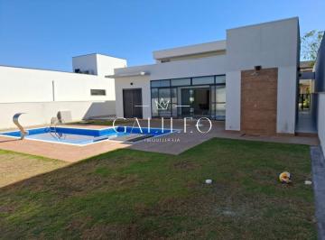 Foto 01 · CASA TÉRREA EM ALTO PADRÃO COM 03 DORMITÓRIOS(02 SUÍTES) COM CHURRSQUEIRA E PISCINA EM CONDOMINIO FE