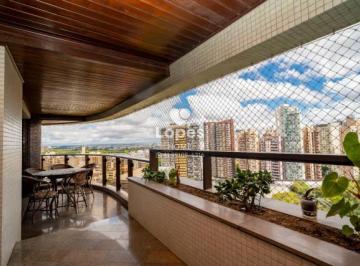 Apartamento de 4 quartos, Curitiba · Apartamento na frente do Clube Curitibano com 4 suítes e 3 vagas