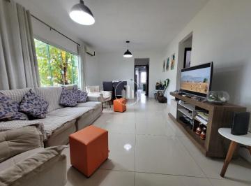 Casa · 200m² · 5 Quartos · 2 Vagas · Casa 5 Quartos 200m² - Coloninha