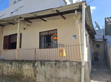 Casa · 70m² · 2 Quartos · 1 Vaga · Vende Casa no Bairro Cavalhada em acesso a poucos metros da Avenida. Construídos