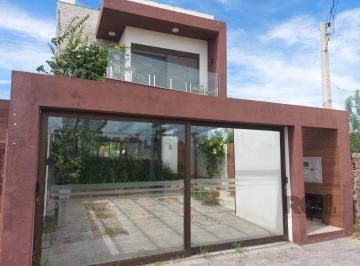 Casa · 210m² · 3 Quartos · 2 Vagas · CASA ALTO PADRÃO - BALNEÁRIO -SÃO LOURENÇO DO SUL - RS