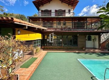 Foto 01 · Casa à Venda em Teresópolis-RJ, Bairro Bom Retiro: 4 Quartos, 2 Suítes, 5 Banheiros, 4 Vagas de Gara
