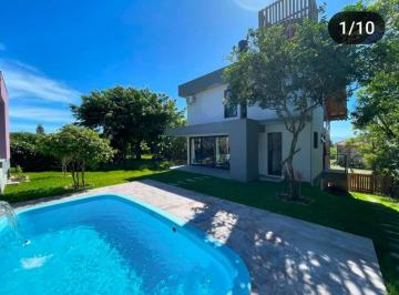 707643_itMF64s88_707643680ff6cc3a257.jpg · Casa moderna com piscina e suíte externa na Praia do Rosa - Imbituba/SC