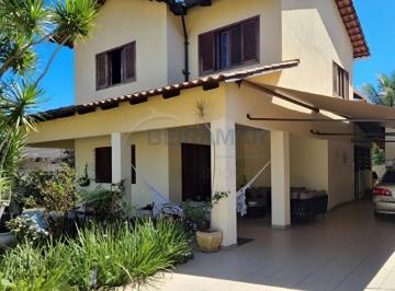 Casa · 250m² · 5 Quartos · 3 Vagas · Casa Ampla com 5 Quartos, Lote de 800m², Condomínio Fechado à Venda no Recanto dos Pássaros - Guará 