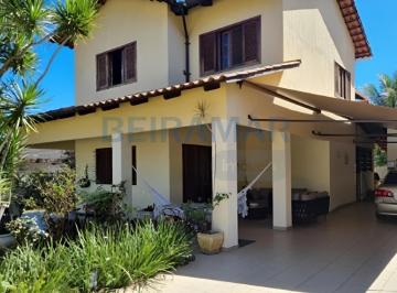 Casa · 250m² · 5 Quartos · 3 Vagas · Casa Ampla com 5 Quartos, Lote de 800m², Condomínio Fechado à Venda no Recanto dos Pássaros - Guará