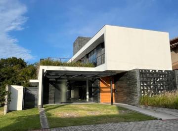 0 · Casa em Condominio com 4 suites