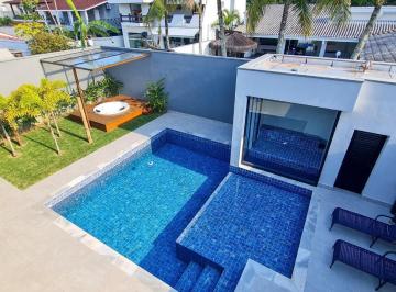 Casa · 414m² · 5 Quartos · 4 Vagas · Casa nova frente praça à venda Jardim Acapulco na praia de Pernambuco em Guarujá