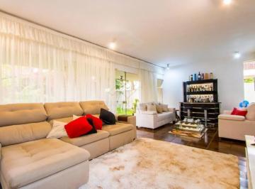 Casa · 320m² · 4 Quartos · 6 Vagas · Sobrado à venda com 320m², 4 quartos e 6 vagas no Centro, Santo André/SP
