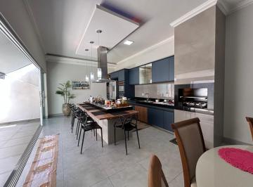 Casa · 220m² · 3 Quartos · 4 Vagas · Casa com 3 quartos à venda, Bairro Santa Rosa - Uberlândia/MG